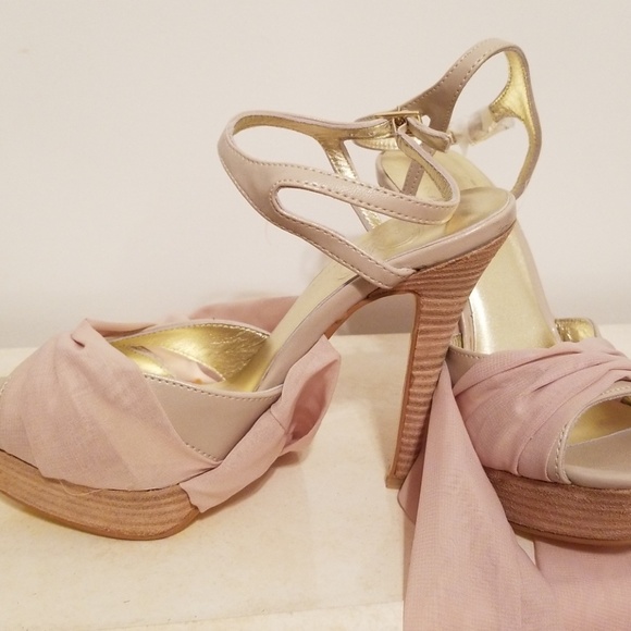 Shoes - Picture 5 of 8